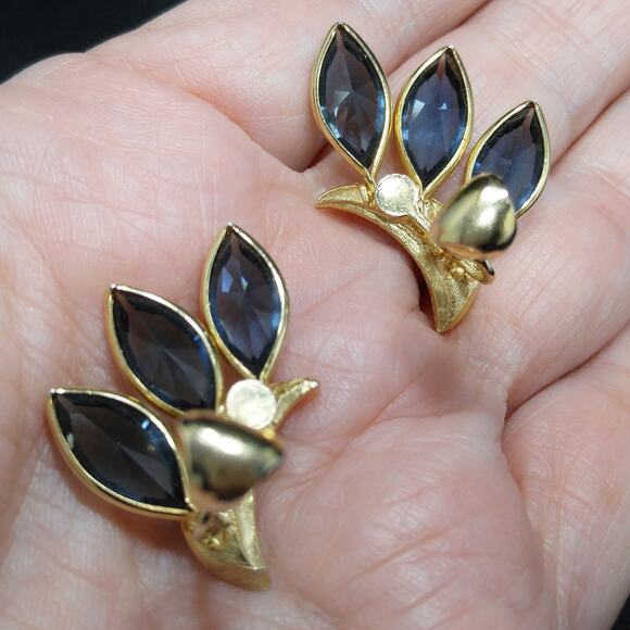 Vintage Kramer Blue & Clear Rhinestone Earrings, Gold Plated - Picture 7 of 10